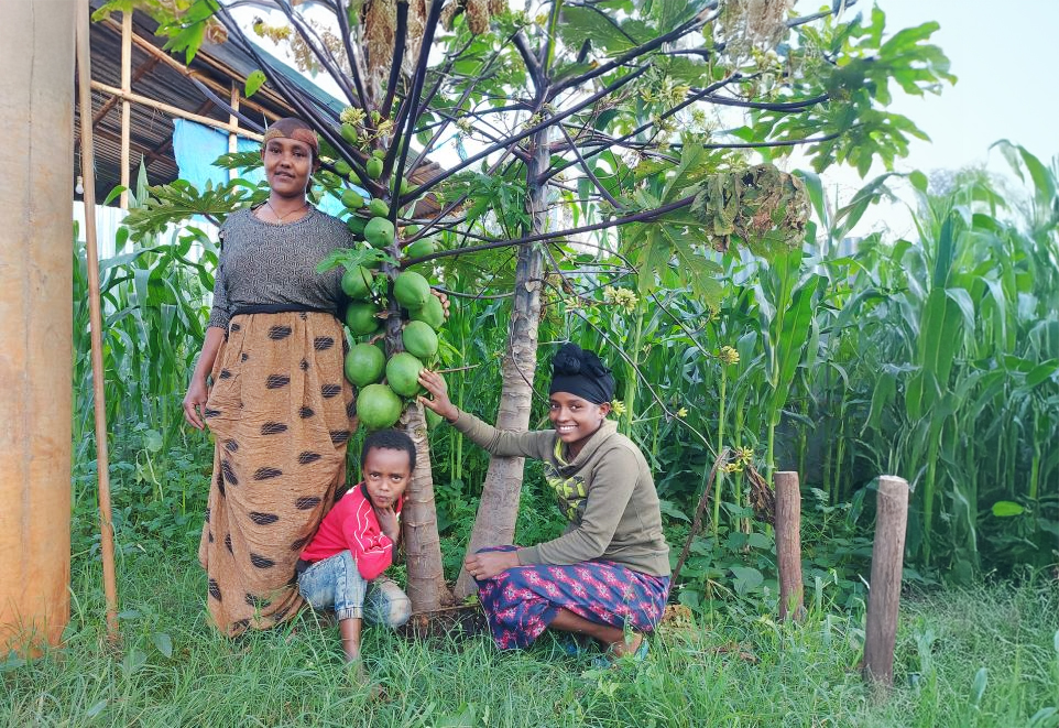 Emabet with her mother, Tsehay, and brother, Hirnan