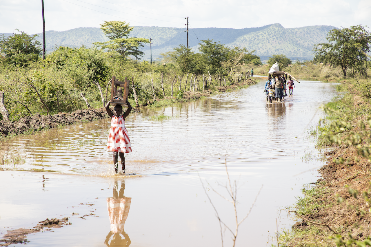 Families having to flee their homes after flash floods hit Kasese, Uganda © 2020 World Vision